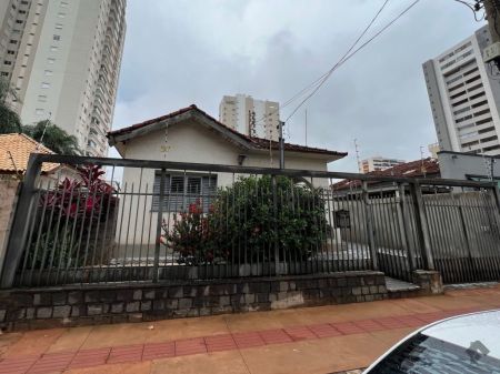 Casa-Térrea em Centro