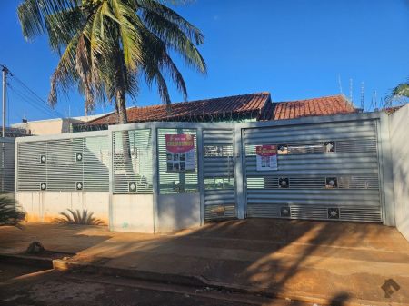 Casa-Térrea em Aero Rancho