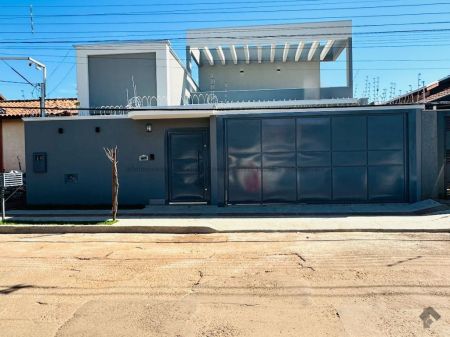 Casa-Térrea em Vila Vilas Boas