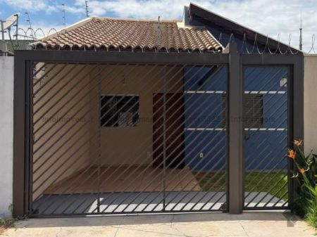 Casa-Térrea em Jardim Veraneio