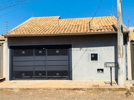 Casa-Térrea em Jardim Centro Oeste