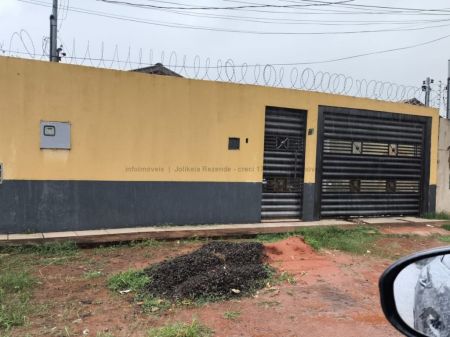 Casa-Térrea em Jardim Centro Oeste