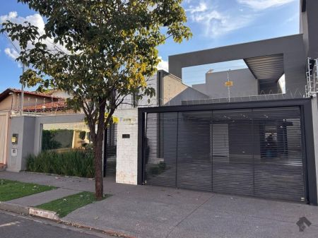 Casa-Térrea em Seminário