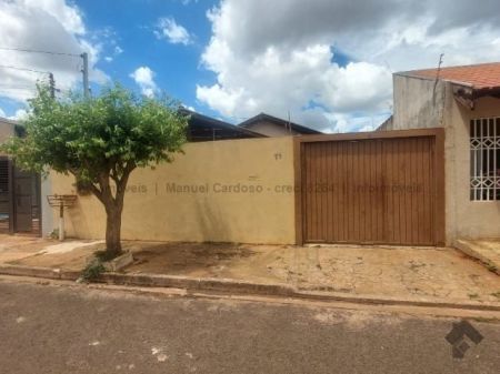 Casa-Térrea em Aero Rancho