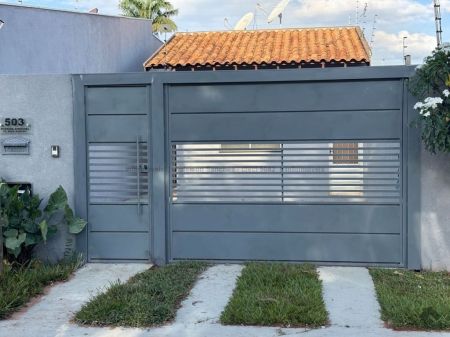 Casa-Térrea em Aero Rancho