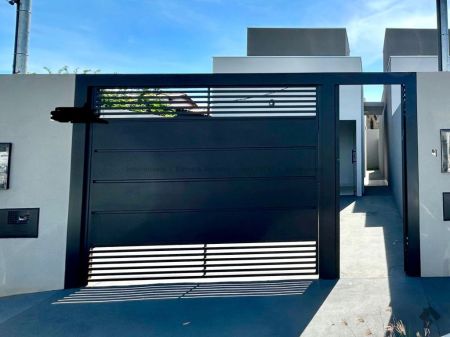 Casa-Térrea em Jardim Batistão