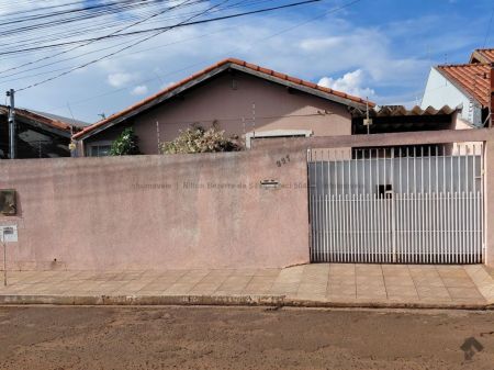 Casa-Térrea em Rouxinóis