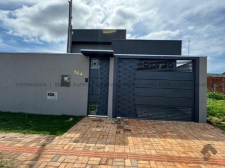 Casa-Térrea em Jardim Petrópolis