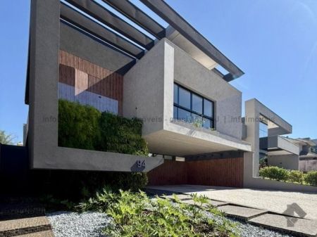 Sobrado-Condomínio em Pq. Residencial Damha I