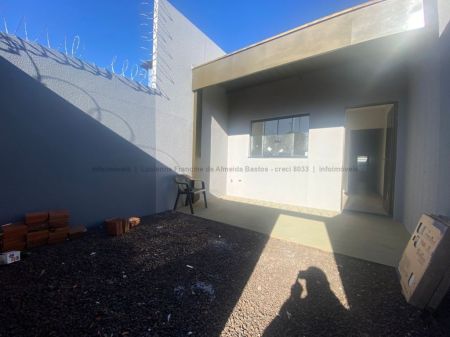 Casa-Térrea em Aero Rancho