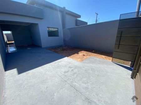 Casa-Térrea em Aero Rancho