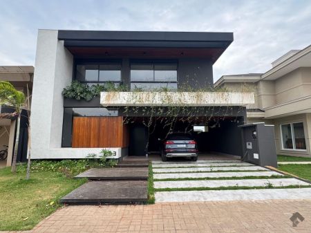Sobrado-Condomínio em Residencial Alphaville III