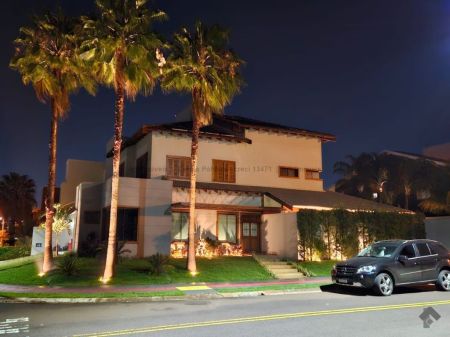 Sobrado-Condomínio em Pq. Residencial Damha II