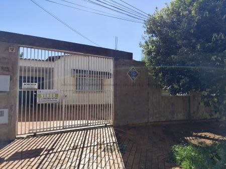 Casa-Térrea em Guanandi