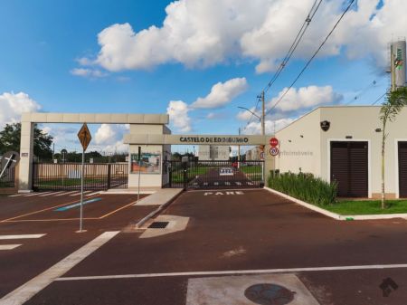 Apartamento em Residencial Ana Maria do Couto