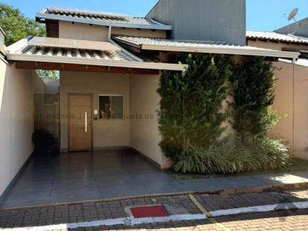 Casa-Térrea-Condomínio em Rita Vieira