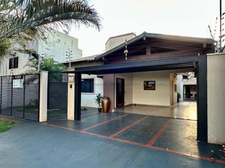 Casa-Térrea em Jardim Tropical