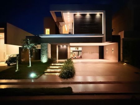 Sobrado-Condomínio em Pq. Residencial Damha IV
