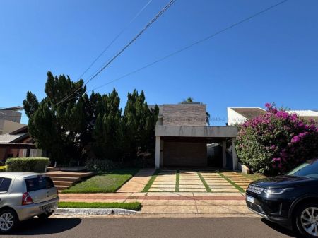 Casa-Térrea-Condomínio em Carandá