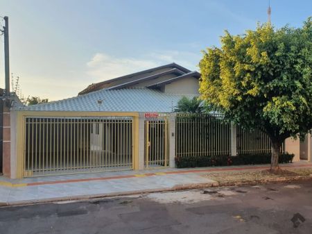 Casa-Térrea em Vila Vilas Boas