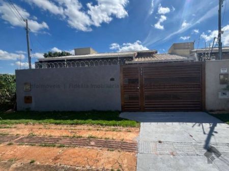 Casa-Térrea em Vila Santa Luzia