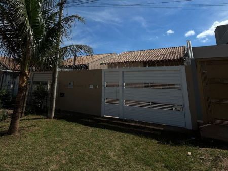 Casa-Térrea em Jardim Los Angeles