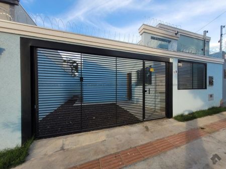 Casa-Térrea em Pioneiros