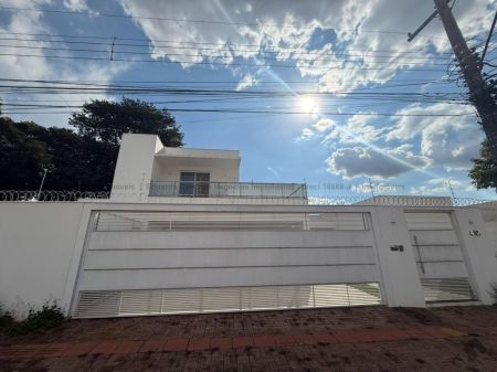 Sobrado em Chácara Cachoeira