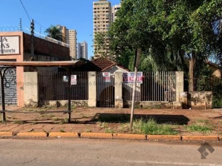 Casa-Térrea em Jardim dos Estados