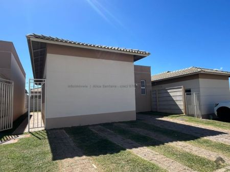 Casa-Térrea-Condomínio em Novos Estados
