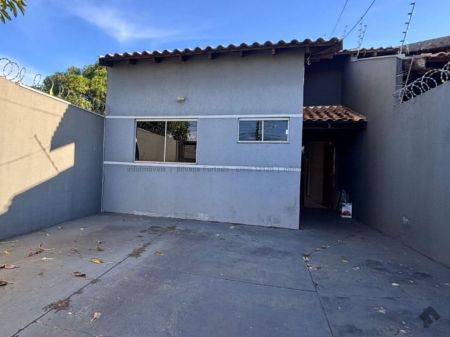 Casa-Térrea em Jardim Presidente