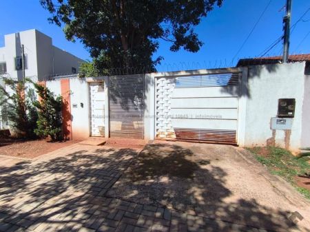 Casa-Térrea em Vila Marcos Roberto