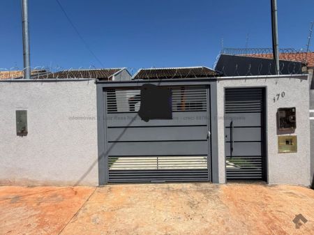 Casa-Térrea em Aero Rancho