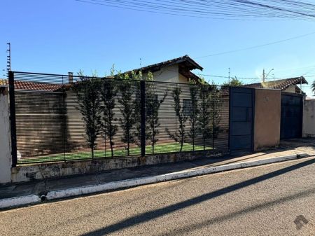 Casa-Térrea-Condomínio em Coronel Antonino