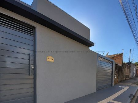 Casa-Térrea em Aero Rancho
