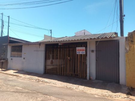 Casa-Térrea em Lar do Trabalhador