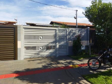 Casa-Térrea em Pioneiros