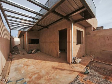 Casa-Térrea em Aero Rancho
