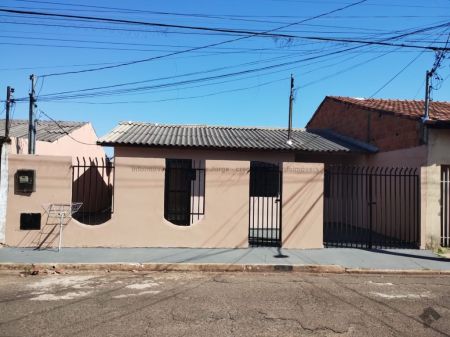 Casa-Térrea em Jardim Bonança