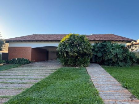 Casa-Térrea em Vila Célia