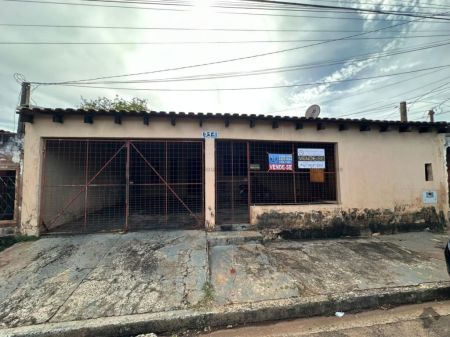 Casa-Térrea em Jardim Zé Pereira