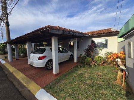 Casa-Térrea-Condomínio em Coophamat