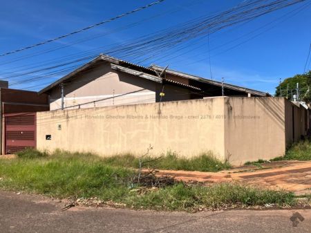 Casa-Térrea em Jardim Anache