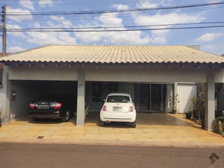 Casa-Térrea-Condomínio em Coophamat