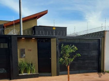 Casa-Térrea em Jardim Seminário
