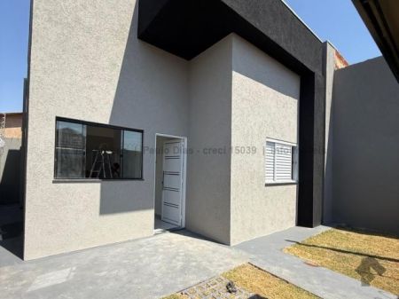 Casa-Térrea em Aero Rancho