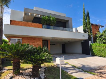 Sobrado-Condomínio em Residencial Alphaville II