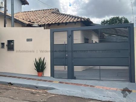 Casa-Térrea em Guanandi