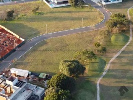 Terreno-Condomínio em Terras do Golfe