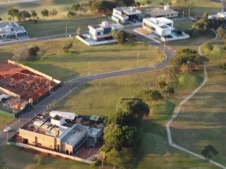 Terreno-Condomínio em Terras do Golfe